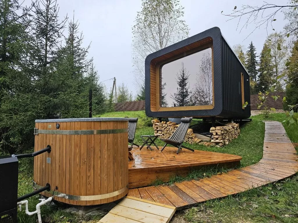 BRO6 panoramic cabin with a private terrace and hot tub