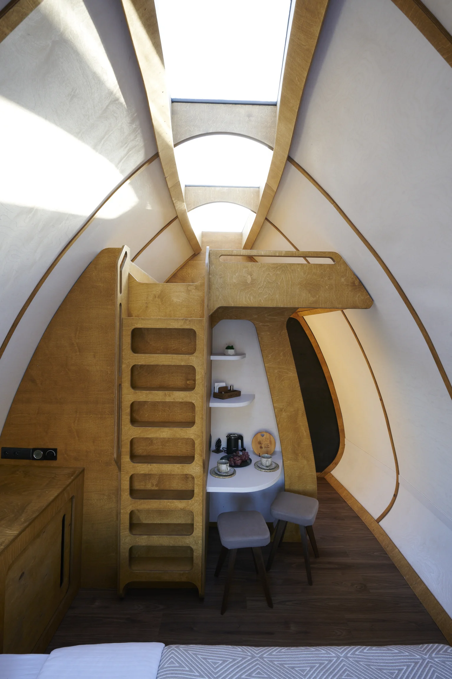 HIZ upper-level access and roof glazing